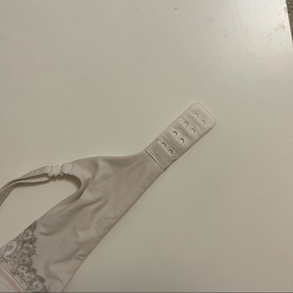 VS Bra - Picture 3 of 4